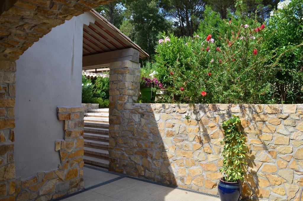 Ancie Hotel Grimaud Bagian luar foto